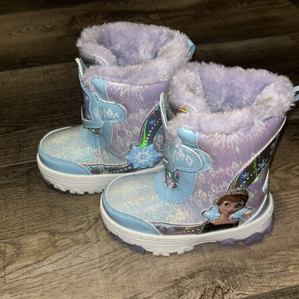 Elsa and Anna Snow Boots Girls Size 8
